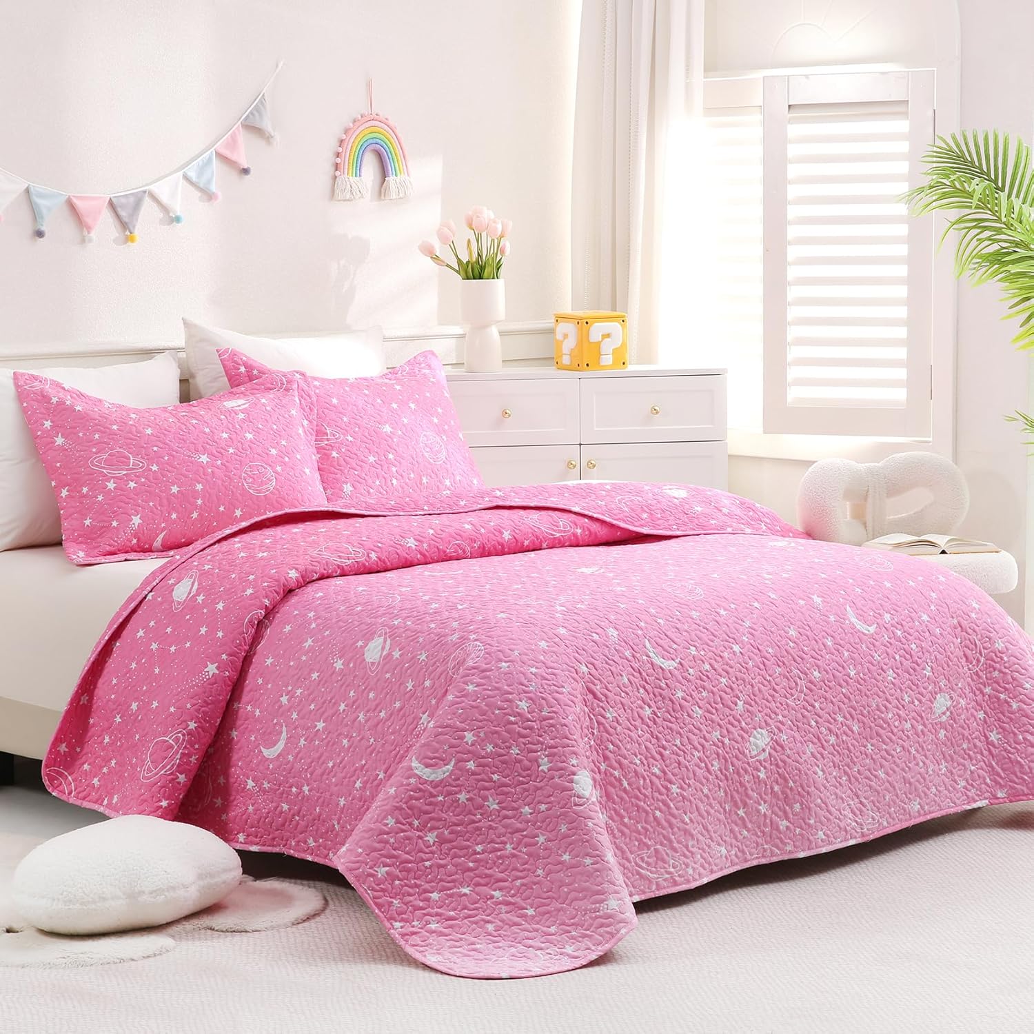 Gradient Pink Stars Kids Quilt Set Full/Queen, Space Theme Girls Bedspread Coverlet with Pillow Shams, Soft Lightweight Summer Quilted Blanket