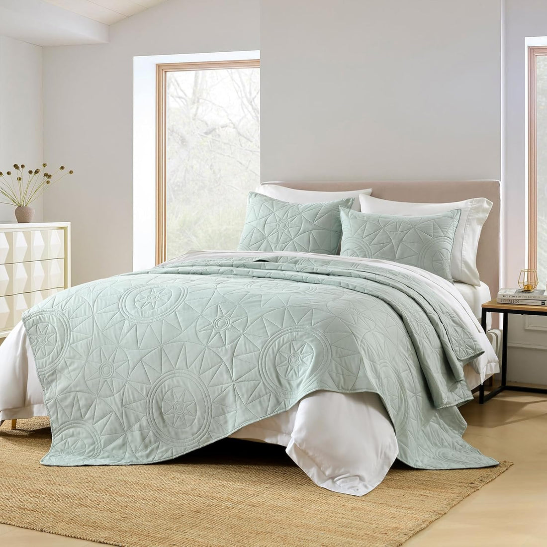 Quilt Set (68'' x 86'') - Sage Green Lightweight Microfiber Bedspread with 1 Sham