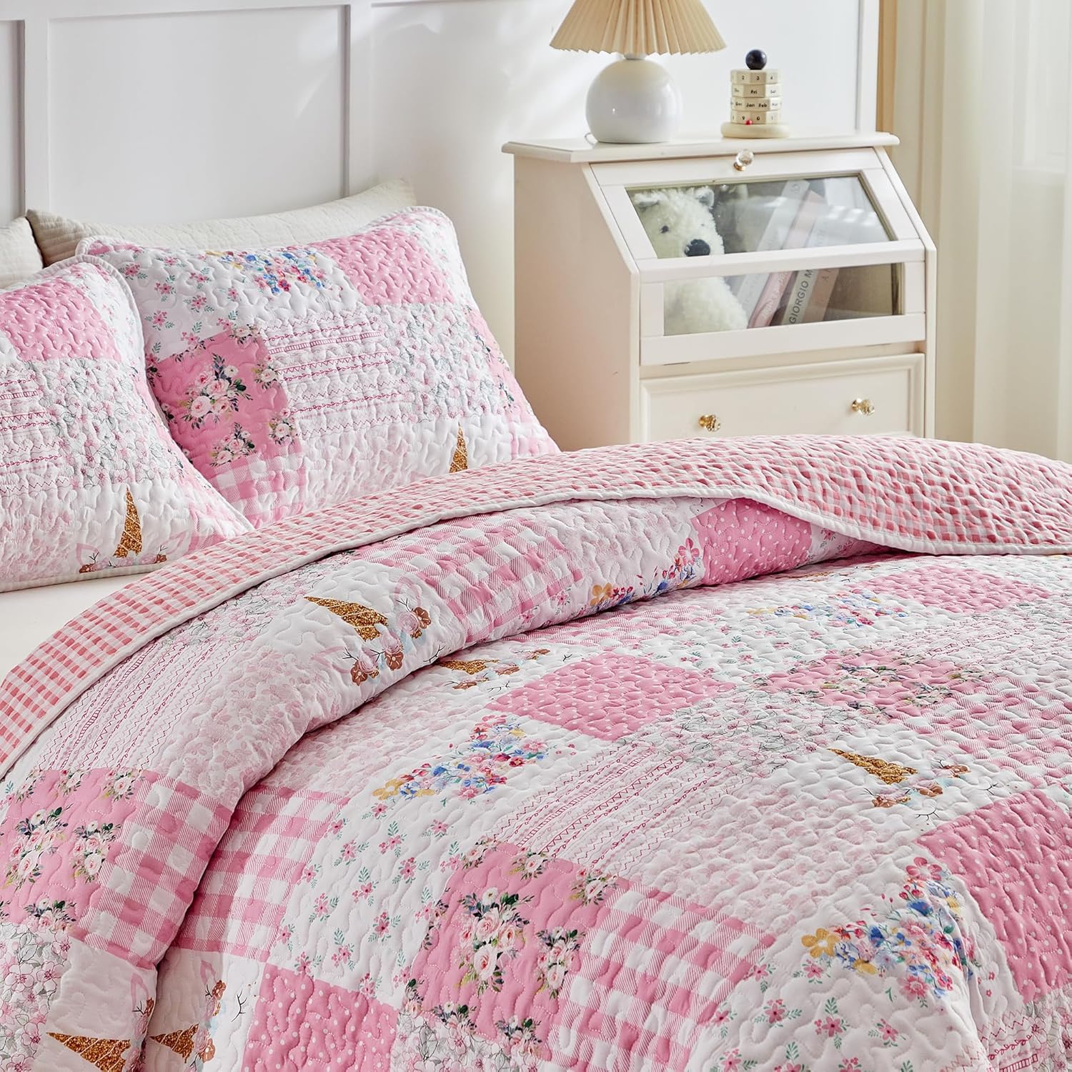 Quilt Set for Girls, Pink Butterflies n Flowers Patchwork Design, 2 Pieces Soft n Cozy Microfiber Quilt, Bedspread Bed Cover for All Seaso