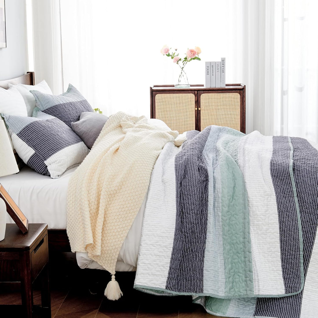 King Size Quilt Set Sage Green, 3 Pieces Mint Green Ultra Soft Lightweight Bedspreads & Coverlets Set, Patchwork Striped Quilted Bedding Sets for All Seasons